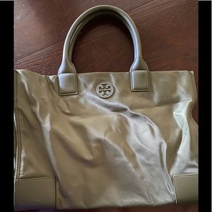 Olive green nylon tote bag💚